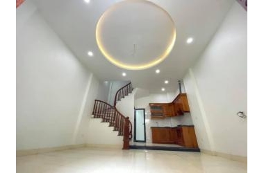 GẤP!GẤP!GẤP! Nhà mới Lĩnh Nam 34m, 5 tầng ô tô đỗ cửa 2.59 tỷ