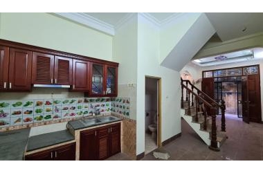 Bán nhà Hoàng Văn Thái 30m 4T MT4.3m 2.8 tỷ,lô góc 3 thoáng,ở luôn