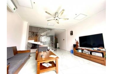 HIẾM! BÁN NHÀ NGỌC LÂM, MẶT HỒ TAI TRÂU, THIẾT KẾ ĐẲNG CẤP, NỘI THẤT XỊN, GIÁ HƠN 9 TỶ.