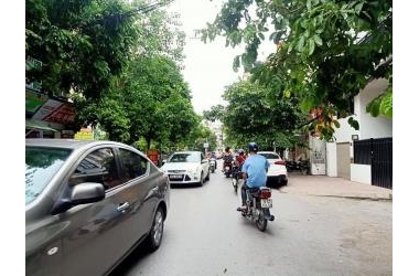 Bán Nhà MP 4 tầng Đặng Văn Ngữ View Hồ thu 350-400tr/tháng vỉa hè để  mấy ô tô 60m 32 tỷ