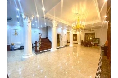 Hạ 2 tỷ bán cung điện bị lãng quên phố Hoàng Cầu.