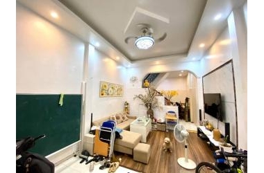 Nhà cần bán Trần Đại Nghĩa, 45m,4 tầng, 3,05 tỷ, ngõ rộng sổ đẹp