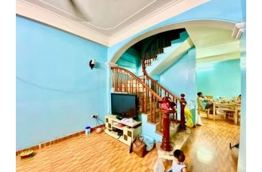 Bán gấp nhà Quang Trung, 60m, mt, 5m, 3,3 tỷ, ô tô.