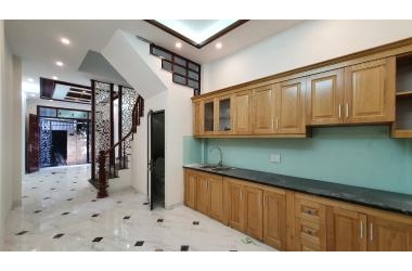 Chưa đến 4 tỷ có hộ khẩu Lĩnh Nam, có nhà 4 tầng 45m, nhà mới ngõ rất rộng, 20m ra phố