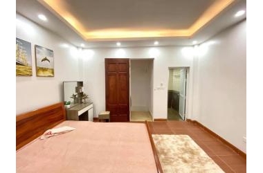 TAXI ĐỖ CỬA- NGÕ RỘNG THÔNG THOÁNG-BÁN BỚT NHÀ PHÚ ĐÔ 53MX4TANG CHỈ 4.85TY