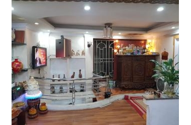 Bán nhà, gốc đề, Quận Hoàng mai 35m mặt tiền 5m 2.25tỷ ô tô đỗ cổng