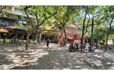 Bán nhà làm nhà hàng mặt phố Đặng Văn Ngữ 120m2, mặt tiền 6m.