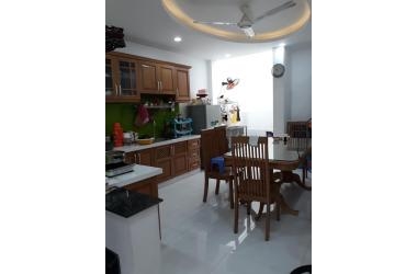 Bán gấp nhà Nguyễn Thiện Thuật Quận 3, 35m2, ở ngay, 8.4 tỷ, 0932828672.
