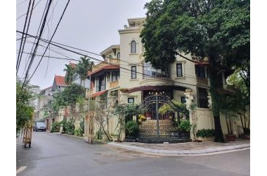 Chào bán 6 căn biệt thự liền nhau. Khu biệt thự 1,3ha Quảng An :1 căn hoặc mua tất cả 6 căn.