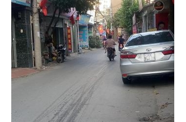 Cần bán Gấp Đất Phạm Văn Đồng 56,5 M2. Mt 4,6 M. Giá 2.8 tỷ ô tô tránh Xuân Đỉnh