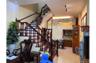 Nhỉnh 4 tỷ! Ô tô gần! Bán nhà Đẹp phố Thái Thịnh 68m, 4 tầng.