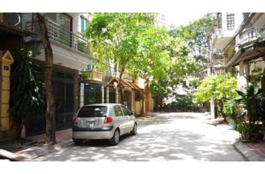 CẦN CHO THUÊ NHÀ RIÊNG Hoàng Hoa Thám, Ba Đình, Hà Nội. Rất gần mặt phố, Ô tô để đầu ngõ 56m2x3 tầng. Giá chỉ 13,8TR 0784092999