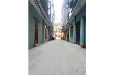 Cực rẻ! Bán gấp nhà Ngọc Hồi, 42m2, 2.23 tỷ, ô tô.