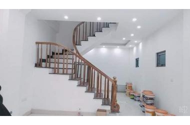 NHÀ 2 THOÁNG MỚI ĐẸP NGÕ RIÊNG, Ô TÔ ĐỖ CỔNG, VIEW HỒ PHÍA SAU - RẤT GẦN PHỐ LÊ TRỌNG TẤN – Diện tích 33m2, mặt tiền 4,3m, 5 tầng, 3,15 tỷ