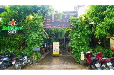 Bỏ tòa nhà xây lỗi, bán đất mặt phố view hồ Hoàng Cầu mặt tiền 12m.