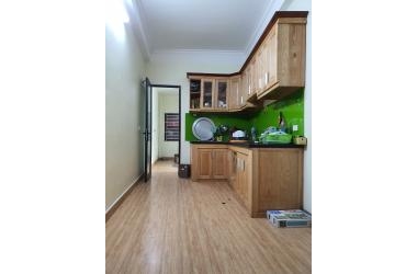 Cực hiếm , bán gấp Nhà Nguyễn Văn Cừ 32m2 x 5 tầng , Giá 1.9 tỷ