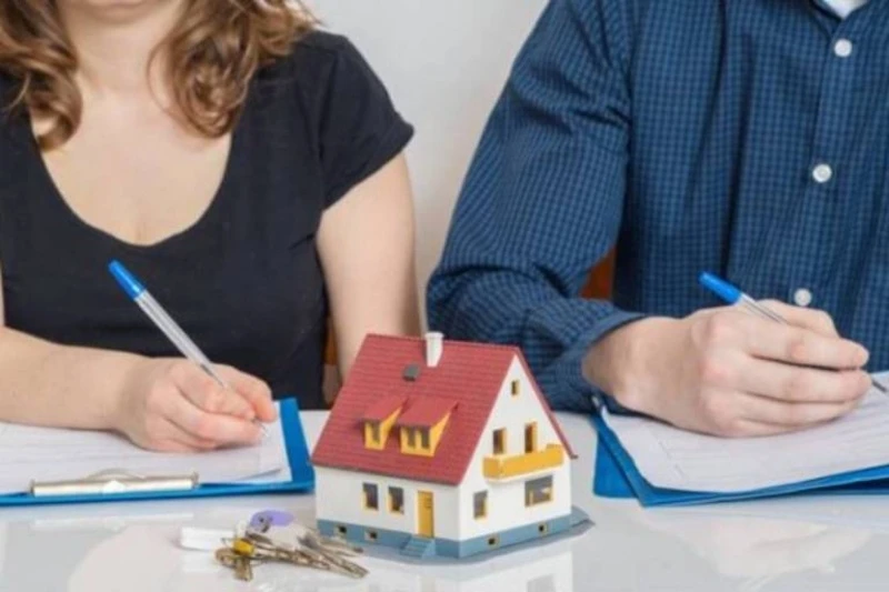 Chồng trả góp mua nhà từ trước khi cưới, vợ có tên ở sổ đỏ không? Quy định pháp lý và chiến lược dòng tiền