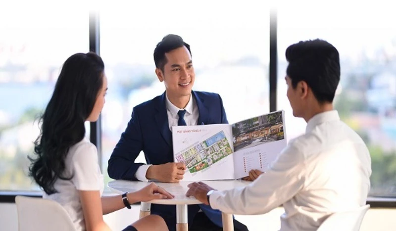 Giải mã hành vi nói quá của môi giới BĐS: Áp lực doanh số hay lỗ hổng thị trường?